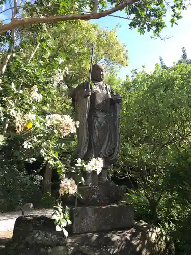 霊山寺の像