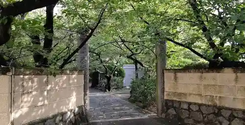 萬松山 龍台院の山門