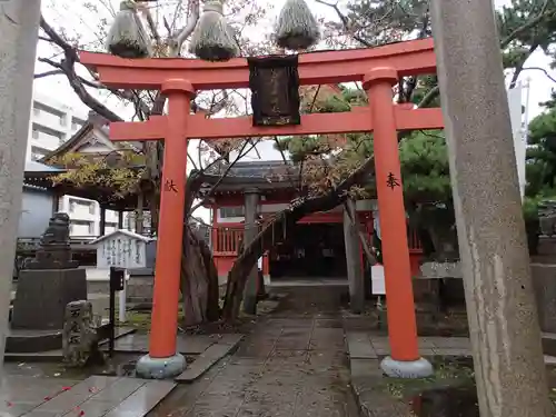 湊稲荷神社の鳥居