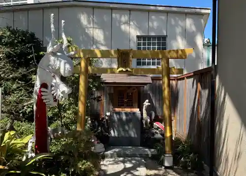 蛇窪神社の{uncategorized: "未分類", other: "その他", undefined: "問題あり", building: "その他建物", grave: "お墓", sacred_gate: "鳥居", guardian: "狛犬", statue: "像", buddha: "仏像", history: "歴史", nature: "自然", garden: "庭園", animal: "動物", pagoda: "塔", temizu: "手水舎", mountain_gate: "山門・神門", sanctuary: "本殿・本堂", subordinate: "末社・摂社", art: "芸術", scenery: "景色", jizo: "地蔵", ema: "絵馬", goshuin: "御朱印", omikuji: "おみくじ", items: "授与品その他", amulet: "お守り", goshuincho: "御朱印帳", eats: "食事", festival: "お祭り", votive_dance: "神楽", shichigosan: "七五三参", wedding: "結婚式", experience: "体験その他", initially: "初詣", around: "周辺", anti_infection: "感染症対策"}