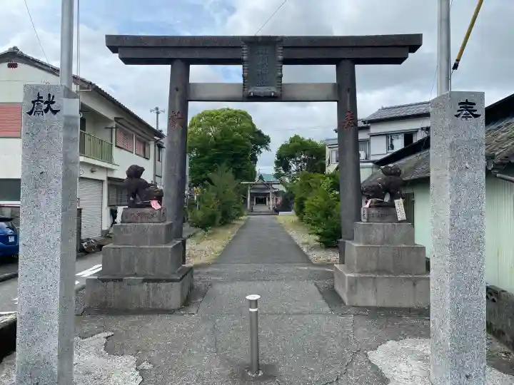 郡頭神社の{uncategorized: "未分類", other: "その他", undefined: "問題あり", building: "その他建物", grave: "お墓", sacred_gate: "鳥居", guardian: "狛犬", statue: "像", buddha: "仏像", history: "歴史", nature: "自然", garden: "庭園", animal: "動物", pagoda: "塔", temizu: "手水舎", mountain_gate: "山門・神門", sanctuary: "本殿・本堂", subordinate: "末社・摂社", art: "芸術", scenery: "景色", jizo: "地蔵", ema: "絵馬", goshuin: "御朱印", omikuji: "おみくじ", items: "授与品その他", amulet: "お守り", goshuincho: "御朱印帳", eats: "食事", festival: "お祭り", votive_dance: "神楽", shichigosan: "七五三参", wedding: "結婚式", experience: "体験その他", initially: "初詣", around: "周辺", anti_infection: "感染症対策"}