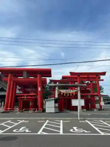 小泉稲荷神社の{uncategorized: "未分類", other: "その他", undefined: "問題あり", building: "その他建物", grave: "お墓", sacred_gate: "鳥居", guardian: "狛犬", statue: "像", buddha: "仏像", history: "歴史", nature: "自然", garden: "庭園", animal: "動物", pagoda: "塔", temizu: "手水舎", mountain_gate: "山門・神門", sanctuary: "本殿・本堂", subordinate: "末社・摂社", art: "芸術", scenery: "景色", jizo: "地蔵", ema: "絵馬", goshuin: "御朱印", omikuji: "おみくじ", items: "授与品その他", amulet: "お守り", goshuincho: "御朱印帳", eats: "食事", festival: "お祭り", votive_dance: "神楽", shichigosan: "七五三参", wedding: "結婚式", experience: "体験その他", initially: "初詣", around: "周辺", anti_infection: "感染症対策"}