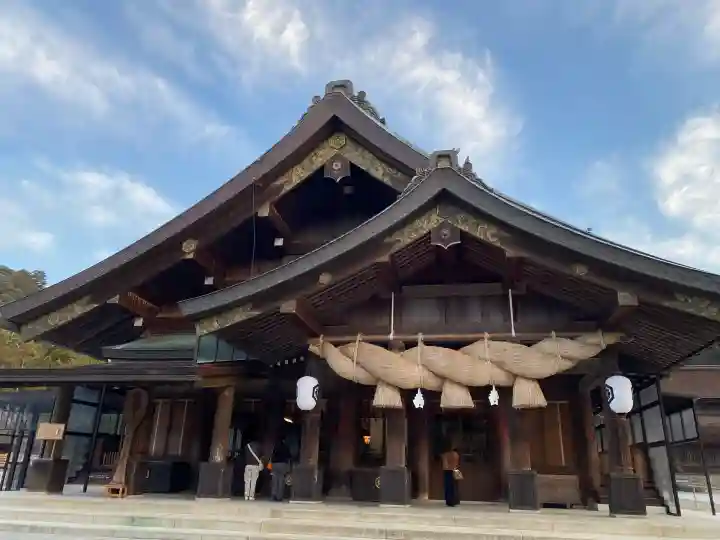 出雲大社の{uncategorized: "未分類", other: "その他", undefined: "問題あり", building: "その他建物", grave: "お墓", sacred_gate: "鳥居", guardian: "狛犬", statue: "像", buddha: "仏像", history: "歴史", nature: "自然", garden: "庭園", animal: "動物", pagoda: "塔", temizu: "手水舎", mountain_gate: "山門・神門", sanctuary: "本殿・本堂", subordinate: "末社・摂社", art: "芸術", scenery: "景色", jizo: "地蔵", ema: "絵馬", goshuin: "御朱印", omikuji: "おみくじ", items: "授与品その他", amulet: "お守り", goshuincho: "御朱印帳", eats: "食事", festival: "お祭り", votive_dance: "神楽", shichigosan: "七五三参", wedding: "結婚式", experience: "体験その他", initially: "初詣", around: "周辺", anti_infection: "感染症対策"}