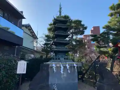 五方山熊野神社の{uncategorized: "未分類", other: "その他", undefined: "問題あり", building: "その他建物", grave: "お墓", sacred_gate: "鳥居", guardian: "狛犬", statue: "像", buddha: "仏像", history: "歴史", nature: "自然", garden: "庭園", animal: "動物", pagoda: "塔", temizu: "手水舎", mountain_gate: "山門・神門", sanctuary: "本殿・本堂", subordinate: "末社・摂社", art: "芸術", scenery: "景色", jizo: "地蔵", ema: "絵馬", goshuin: "御朱印", omikuji: "おみくじ", items: "授与品その他", amulet: "お守り", goshuincho: "御朱印帳", eats: "食事", festival: "お祭り", votive_dance: "神楽", shichigosan: "七五三参", wedding: "結婚式", experience: "体験その他", initially: "初詣", around: "周辺", anti_infection: "感染症対策"}