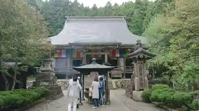 宝珠山 立石寺の本殿・本堂
