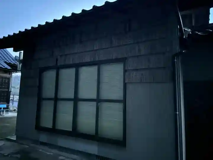 湯神社の{uncategorized: "未分類", other: "その他", undefined: "問題あり", building: "その他建物", grave: "お墓", sacred_gate: "鳥居", guardian: "狛犬", statue: "像", buddha: "仏像", history: "歴史", nature: "自然", garden: "庭園", animal: "動物", pagoda: "塔", temizu: "手水舎", mountain_gate: "山門・神門", sanctuary: "本殿・本堂", subordinate: "末社・摂社", art: "芸術", scenery: "景色", jizo: "地蔵", ema: "絵馬", goshuin: "御朱印", omikuji: "おみくじ", items: "授与品その他", amulet: "お守り", goshuincho: "御朱印帳", eats: "食事", festival: "お祭り", votive_dance: "神楽", shichigosan: "七五三参", wedding: "結婚式", experience: "体験その他", initially: "初詣", around: "周辺", anti_infection: "感染症対策"}