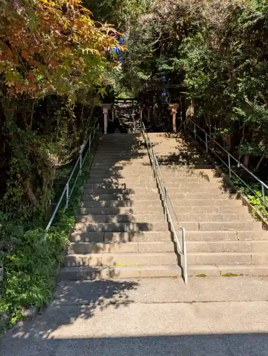 高千穂神社の{uncategorized: "未分類", other: "その他", undefined: "問題あり", building: "その他建物", grave: "お墓", sacred_gate: "鳥居", guardian: "狛犬", statue: "像", buddha: "仏像", history: "歴史", nature: "自然", garden: "庭園", animal: "動物", pagoda: "塔", temizu: "手水舎", mountain_gate: "山門・神門", sanctuary: "本殿・本堂", subordinate: "末社・摂社", art: "芸術", scenery: "景色", jizo: "地蔵", ema: "絵馬", goshuin: "御朱印", omikuji: "おみくじ", items: "授与品その他", amulet: "お守り", goshuincho: "御朱印帳", eats: "食事", festival: "お祭り", votive_dance: "神楽", shichigosan: "七五三参", wedding: "結婚式", experience: "体験その他", initially: "初詣", around: "周辺", anti_infection: "感染症対策"}