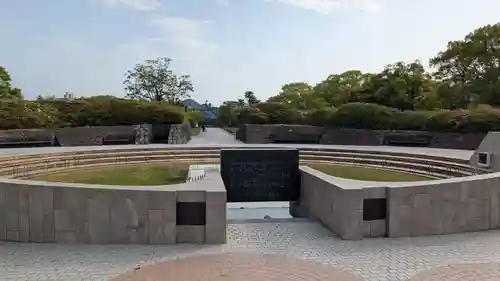 長崎市原子爆弾無縁死没者追悼祈念堂の庭園