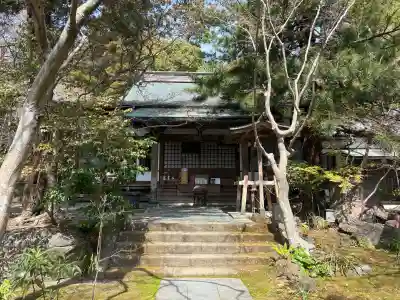 覚園寺の{uncategorized: "未分類", other: "その他", undefined: "問題あり", building: "その他建物", grave: "お墓", sacred_gate: "鳥居", guardian: "狛犬", statue: "像", buddha: "仏像", history: "歴史", nature: "自然", garden: "庭園", animal: "動物", pagoda: "塔", temizu: "手水舎", mountain_gate: "山門・神門", sanctuary: "本殿・本堂", subordinate: "末社・摂社", art: "芸術", scenery: "景色", jizo: "地蔵", ema: "絵馬", goshuin: "御朱印", omikuji: "おみくじ", items: "授与品その他", amulet: "お守り", goshuincho: "御朱印帳", eats: "食事", festival: "お祭り", votive_dance: "神楽", shichigosan: "七五三参", wedding: "結婚式", experience: "体験その他", initially: "初詣", around: "周辺", anti_infection: "感染症対策"}