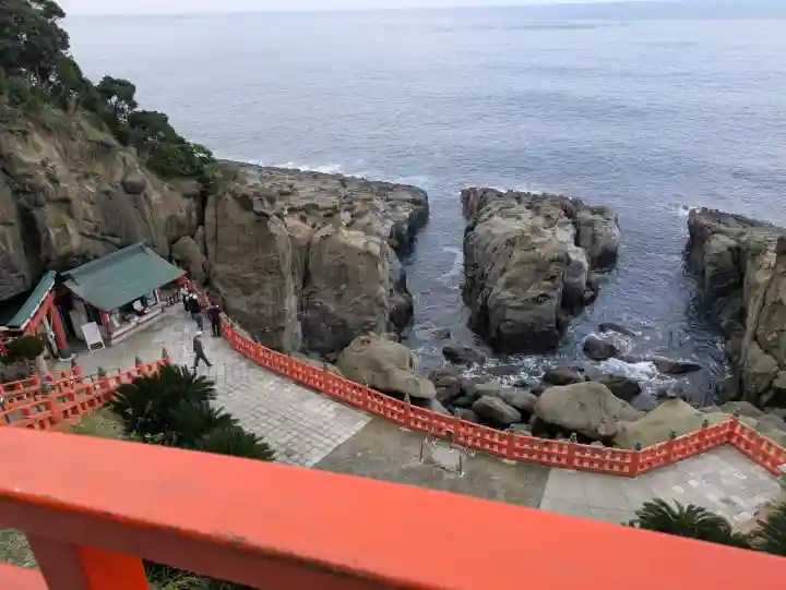 鵜戸神宮の{uncategorized: "未分類", other: "その他", undefined: "問題あり", building: "その他建物", grave: "お墓", sacred_gate: "鳥居", guardian: "狛犬", statue: "像", buddha: "仏像", history: "歴史", nature: "自然", garden: "庭園", animal: "動物", pagoda: "塔", temizu: "手水舎", mountain_gate: "山門・神門", sanctuary: "本殿・本堂", subordinate: "末社・摂社", art: "芸術", scenery: "景色", jizo: "地蔵", ema: "絵馬", goshuin: "御朱印", omikuji: "おみくじ", items: "授与品その他", amulet: "お守り", goshuincho: "御朱印帳", eats: "食事", festival: "お祭り", votive_dance: "神楽", shichigosan: "七五三参", wedding: "結婚式", experience: "体験その他", initially: "初詣", around: "周辺", anti_infection: "感染症対策"}