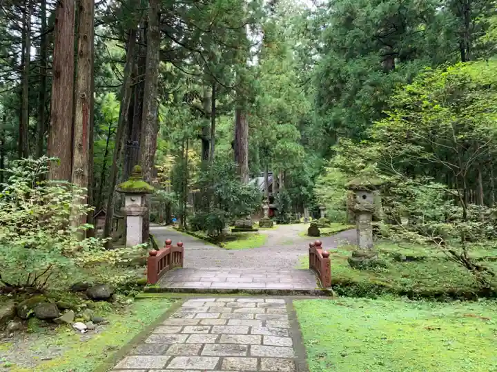 雄山神社中宮祈願殿(富山県)