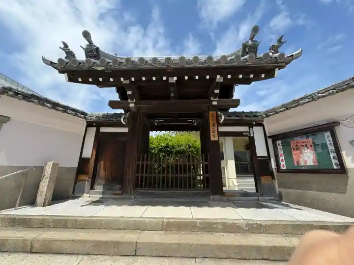 傳長寺(伝長寺)の{uncategorized: "未分類", other: "その他", undefined: "問題あり", building: "その他建物", grave: "お墓", sacred_gate: "鳥居", guardian: "狛犬", statue: "像", buddha: "仏像", history: "歴史", nature: "自然", garden: "庭園", animal: "動物", pagoda: "塔", temizu: "手水舎", mountain_gate: "山門・神門", sanctuary: "本殿・本堂", subordinate: "末社・摂社", art: "芸術", scenery: "景色", jizo: "地蔵", ema: "絵馬", goshuin: "御朱印", omikuji: "おみくじ", items: "授与品その他", amulet: "お守り", goshuincho: "御朱印帳", eats: "食事", festival: "お祭り", votive_dance: "神楽", shichigosan: "七五三参", wedding: "結婚式", experience: "体験その他", initially: "初詣", around: "周辺", anti_infection: "感染症対策"}
