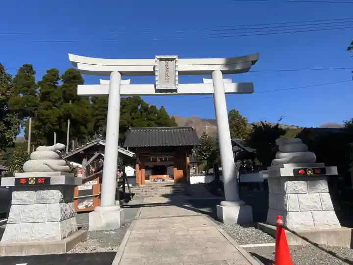 阿蘇白水龍神權現~白蛇神社~の{uncategorized: "未分類", other: "その他", undefined: "問題あり", building: "その他建物", grave: "お墓", sacred_gate: "鳥居", guardian: "狛犬", statue: "像", buddha: "仏像", history: "歴史", nature: "自然", garden: "庭園", animal: "動物", pagoda: "塔", temizu: "手水舎", mountain_gate: "山門・神門", sanctuary: "本殿・本堂", subordinate: "末社・摂社", art: "芸術", scenery: "景色", jizo: "地蔵", ema: "絵馬", goshuin: "御朱印", omikuji: "おみくじ", items: "授与品その他", amulet: "お守り", goshuincho: "御朱印帳", eats: "食事", festival: "お祭り", votive_dance: "神楽", shichigosan: "七五三参", wedding: "結婚式", experience: "体験その他", initially: "初詣", around: "周辺", anti_infection: "感染症対策"}