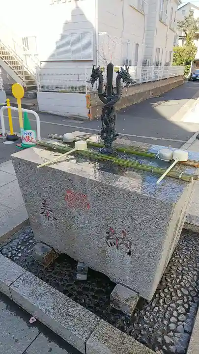 成田山横浜別院延命院の手水舎