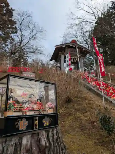 松澤神社の{uncategorized: "未分類", other: "その他", undefined: "問題あり", building: "その他建物", grave: "お墓", sacred_gate: "鳥居", guardian: "狛犬", statue: "像", buddha: "仏像", history: "歴史", nature: "自然", garden: "庭園", animal: "動物", pagoda: "塔", temizu: "手水舎", mountain_gate: "山門・神門", sanctuary: "本殿・本堂", subordinate: "末社・摂社", art: "芸術", scenery: "景色", jizo: "地蔵", ema: "絵馬", goshuin: "御朱印", omikuji: "おみくじ", items: "授与品その他", amulet: "お守り", goshuincho: "御朱印帳", eats: "食事", festival: "お祭り", votive_dance: "神楽", shichigosan: "七五三参", wedding: "結婚式", experience: "体験その他", initially: "初詣", around: "周辺", anti_infection: "感染症対策"}