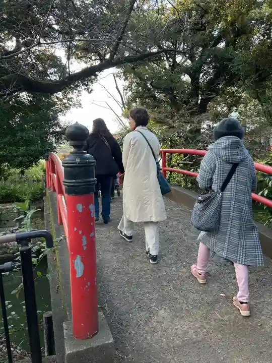 洗足池弁財天の{uncategorized: "未分類", other: "その他", undefined: "問題あり", building: "その他建物", grave: "お墓", sacred_gate: "鳥居", guardian: "狛犬", statue: "像", buddha: "仏像", history: "歴史", nature: "自然", garden: "庭園", animal: "動物", pagoda: "塔", temizu: "手水舎", mountain_gate: "山門・神門", sanctuary: "本殿・本堂", subordinate: "末社・摂社", art: "芸術", scenery: "景色", jizo: "地蔵", ema: "絵馬", goshuin: "御朱印", omikuji: "おみくじ", items: "授与品その他", amulet: "お守り", goshuincho: "御朱印帳", eats: "食事", festival: "お祭り", votive_dance: "神楽", shichigosan: "七五三参", wedding: "結婚式", experience: "体験その他", initially: "初詣", around: "周辺", anti_infection: "感染症対策"}
