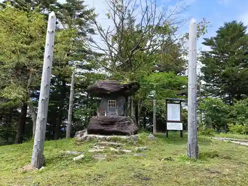 霧ヶ峰薙鎌神社の本殿・本堂