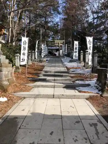 白根神社の{uncategorized: "未分類", other: "その他", undefined: "問題あり", building: "その他建物", grave: "お墓", sacred_gate: "鳥居", guardian: "狛犬", statue: "像", buddha: "仏像", history: "歴史", nature: "自然", garden: "庭園", animal: "動物", pagoda: "塔", temizu: "手水舎", mountain_gate: "山門・神門", sanctuary: "本殿・本堂", subordinate: "末社・摂社", art: "芸術", scenery: "景色", jizo: "地蔵", ema: "絵馬", goshuin: "御朱印", omikuji: "おみくじ", items: "授与品その他", amulet: "お守り", goshuincho: "御朱印帳", eats: "食事", festival: "お祭り", votive_dance: "神楽", shichigosan: "七五三参", wedding: "結婚式", experience: "体験その他", initially: "初詣", around: "周辺", anti_infection: "感染症対策"}