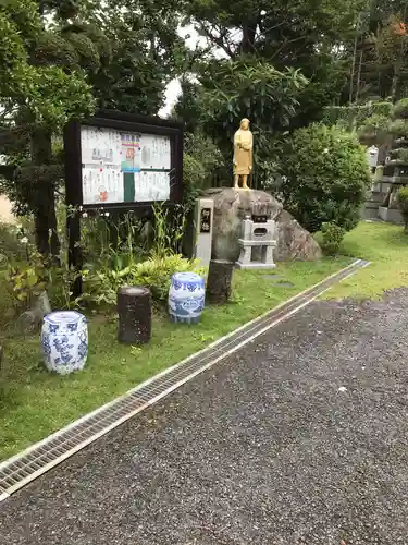 夛宝院長福寺の像