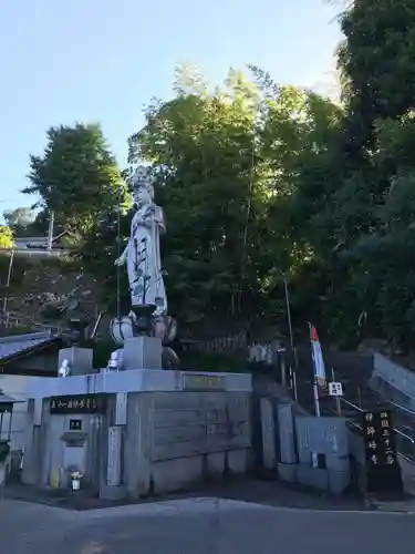 禅師峰寺の像