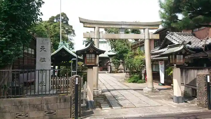 高円寺天祖神社の鳥居
