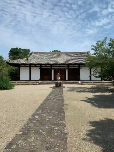 新薬師寺の本殿・本堂