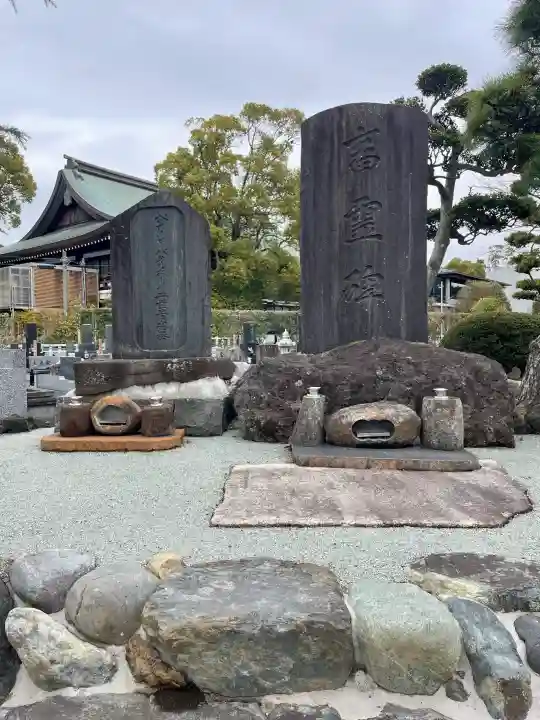 興全寺の{uncategorized: "未分類", other: "その他", undefined: "問題あり", building: "その他建物", grave: "お墓", sacred_gate: "鳥居", guardian: "狛犬", statue: "像", buddha: "仏像", history: "歴史", nature: "自然", garden: "庭園", animal: "動物", pagoda: "塔", temizu: "手水舎", mountain_gate: "山門・神門", sanctuary: "本殿・本堂", subordinate: "末社・摂社", art: "芸術", scenery: "景色", jizo: "地蔵", ema: "絵馬", goshuin: "御朱印", omikuji: "おみくじ", items: "授与品その他", amulet: "お守り", goshuincho: "御朱印帳", eats: "食事", festival: "お祭り", votive_dance: "神楽", shichigosan: "七五三参", wedding: "結婚式", experience: "体験その他", initially: "初詣", around: "周辺", anti_infection: "感染症対策"}