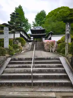 宝厳寺の{uncategorized: "未分類", other: "その他", undefined: "問題あり", building: "その他建物", grave: "お墓", sacred_gate: "鳥居", guardian: "狛犬", statue: "像", buddha: "仏像", history: "歴史", nature: "自然", garden: "庭園", animal: "動物", pagoda: "塔", temizu: "手水舎", mountain_gate: "山門・神門", sanctuary: "本殿・本堂", subordinate: "末社・摂社", art: "芸術", scenery: "景色", jizo: "地蔵", ema: "絵馬", goshuin: "御朱印", omikuji: "おみくじ", items: "授与品その他", amulet: "お守り", goshuincho: "御朱印帳", eats: "食事", festival: "お祭り", votive_dance: "神楽", shichigosan: "七五三参", wedding: "結婚式", experience: "体験その他", initially: "初詣", around: "周辺", anti_infection: "感染症対策"}