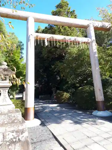 木嶋坐天照御魂神社の鳥居