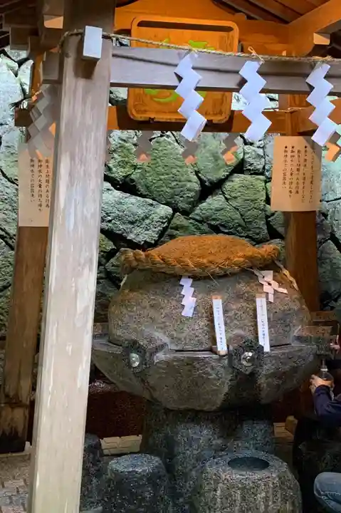 狭井坐大神荒魂神社(狭井神社)の手水舎