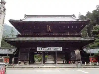 久遠寺の山門・神門