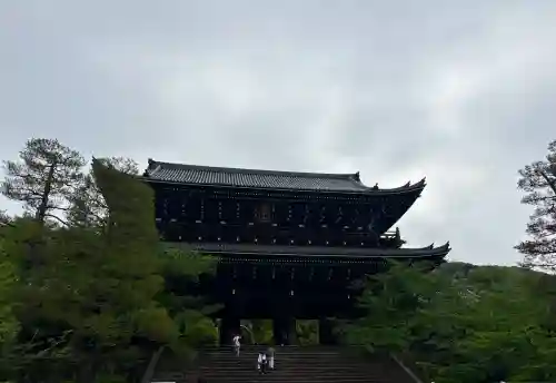 知恩院の{uncategorized: "未分類", other: "その他", undefined: "問題あり", building: "その他建物", grave: "お墓", sacred_gate: "鳥居", guardian: "狛犬", statue: "像", buddha: "仏像", history: "歴史", nature: "自然", garden: "庭園", animal: "動物", pagoda: "塔", temizu: "手水舎", mountain_gate: "山門・神門", sanctuary: "本殿・本堂", subordinate: "末社・摂社", art: "芸術", scenery: "景色", jizo: "地蔵", ema: "絵馬", goshuin: "御朱印", omikuji: "おみくじ", items: "授与品その他", amulet: "お守り", goshuincho: "御朱印帳", eats: "食事", festival: "お祭り", votive_dance: "神楽", shichigosan: "七五三参", wedding: "結婚式", experience: "体験その他", initially: "初詣", around: "周辺", anti_infection: "感染症対策"}
