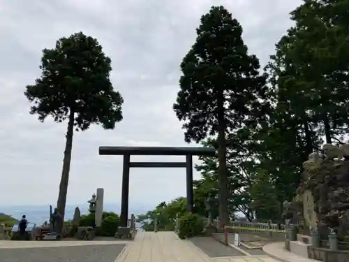 大山阿夫利神社の鳥居