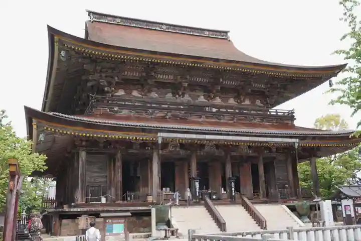 金峯山寺の本殿・本堂