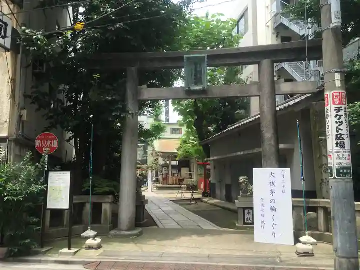 銀杏岡八幡神社の鳥居