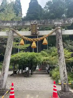根道神社の{uncategorized: "未分類", other: "その他", undefined: "問題あり", building: "その他建物", grave: "お墓", sacred_gate: "鳥居", guardian: "狛犬", statue: "像", buddha: "仏像", history: "歴史", nature: "自然", garden: "庭園", animal: "動物", pagoda: "塔", temizu: "手水舎", mountain_gate: "山門・神門", sanctuary: "本殿・本堂", subordinate: "末社・摂社", art: "芸術", scenery: "景色", jizo: "地蔵", ema: "絵馬", goshuin: "御朱印", omikuji: "おみくじ", items: "授与品その他", amulet: "お守り", goshuincho: "御朱印帳", eats: "食事", festival: "お祭り", votive_dance: "神楽", shichigosan: "七五三参", wedding: "結婚式", experience: "体験その他", initially: "初詣", around: "周辺", anti_infection: "感染症対策"}