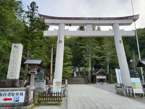 諏訪大社上社本宮の鳥居