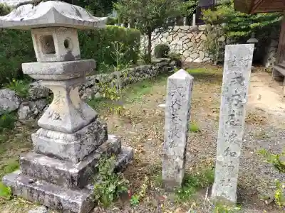 志波加神社の{uncategorized: "未分類", other: "その他", undefined: "問題あり", building: "その他建物", grave: "お墓", sacred_gate: "鳥居", guardian: "狛犬", statue: "像", buddha: "仏像", history: "歴史", nature: "自然", garden: "庭園", animal: "動物", pagoda: "塔", temizu: "手水舎", mountain_gate: "山門・神門", sanctuary: "本殿・本堂", subordinate: "末社・摂社", art: "芸術", scenery: "景色", jizo: "地蔵", ema: "絵馬", goshuin: "御朱印", omikuji: "おみくじ", items: "授与品その他", amulet: "お守り", goshuincho: "御朱印帳", eats: "食事", festival: "お祭り", votive_dance: "神楽", shichigosan: "七五三参", wedding: "結婚式", experience: "体験その他", initially: "初詣", around: "周辺", anti_infection: "感染症対策"}