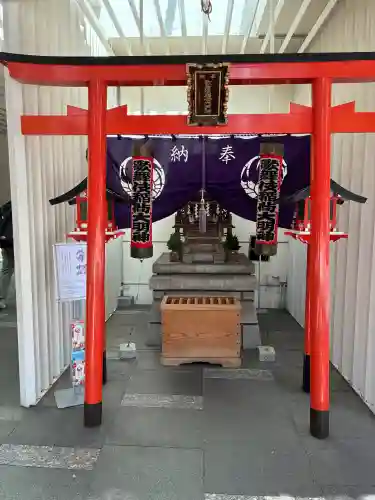 歌舞伎稲荷神社の{uncategorized: "未分類", other: "その他", undefined: "問題あり", building: "その他建物", grave: "お墓", sacred_gate: "鳥居", guardian: "狛犬", statue: "像", buddha: "仏像", history: "歴史", nature: "自然", garden: "庭園", animal: "動物", pagoda: "塔", temizu: "手水舎", mountain_gate: "山門・神門", sanctuary: "本殿・本堂", subordinate: "末社・摂社", art: "芸術", scenery: "景色", jizo: "地蔵", ema: "絵馬", goshuin: "御朱印", omikuji: "おみくじ", items: "授与品その他", amulet: "お守り", goshuincho: "御朱印帳", eats: "食事", festival: "お祭り", votive_dance: "神楽", shichigosan: "七五三参", wedding: "結婚式", experience: "体験その他", initially: "初詣", around: "周辺", anti_infection: "感染症対策"}