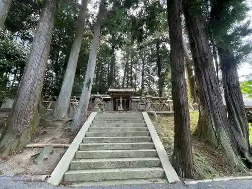 日枝神社 (甲南町稗谷)の{uncategorized: "未分類", other: "その他", undefined: "問題あり", building: "その他建物", grave: "お墓", sacred_gate: "鳥居", guardian: "狛犬", statue: "像", buddha: "仏像", history: "歴史", nature: "自然", garden: "庭園", animal: "動物", pagoda: "塔", temizu: "手水舎", mountain_gate: "山門・神門", sanctuary: "本殿・本堂", subordinate: "末社・摂社", art: "芸術", scenery: "景色", jizo: "地蔵", ema: "絵馬", goshuin: "御朱印", omikuji: "おみくじ", items: "授与品その他", amulet: "お守り", goshuincho: "御朱印帳", eats: "食事", festival: "お祭り", votive_dance: "神楽", shichigosan: "七五三参", wedding: "結婚式", experience: "体験その他", initially: "初詣", around: "周辺", anti_infection: "感染症対策"}