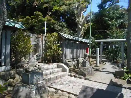 片瀬諏訪神社の狛犬