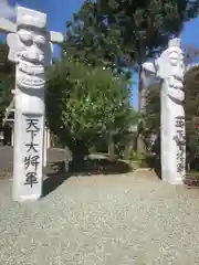 高麗神社の像