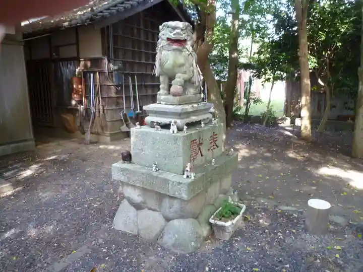 八雲神社(河芸町影重)の狛犬