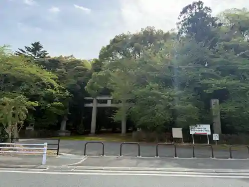 奈良縣護國神社の{uncategorized: "未分類", other: "その他", undefined: "問題あり", building: "その他建物", grave: "お墓", sacred_gate: "鳥居", guardian: "狛犬", statue: "像", buddha: "仏像", history: "歴史", nature: "自然", garden: "庭園", animal: "動物", pagoda: "塔", temizu: "手水舎", mountain_gate: "山門・神門", sanctuary: "本殿・本堂", subordinate: "末社・摂社", art: "芸術", scenery: "景色", jizo: "地蔵", ema: "絵馬", goshuin: "御朱印", omikuji: "おみくじ", items: "授与品その他", amulet: "お守り", goshuincho: "御朱印帳", eats: "食事", festival: "お祭り", votive_dance: "神楽", shichigosan: "七五三参", wedding: "結婚式", experience: "体験その他", initially: "初詣", around: "周辺", anti_infection: "感染症対策"}