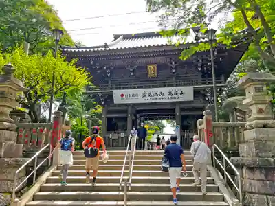 高尾山薬王院の山門・神門
