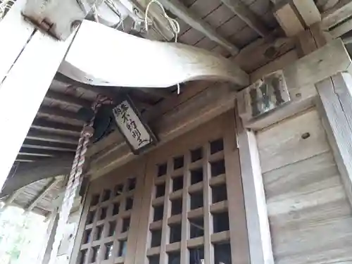 鎮岡神社の本殿