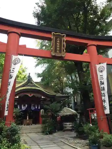 三崎稲荷神社の鳥居