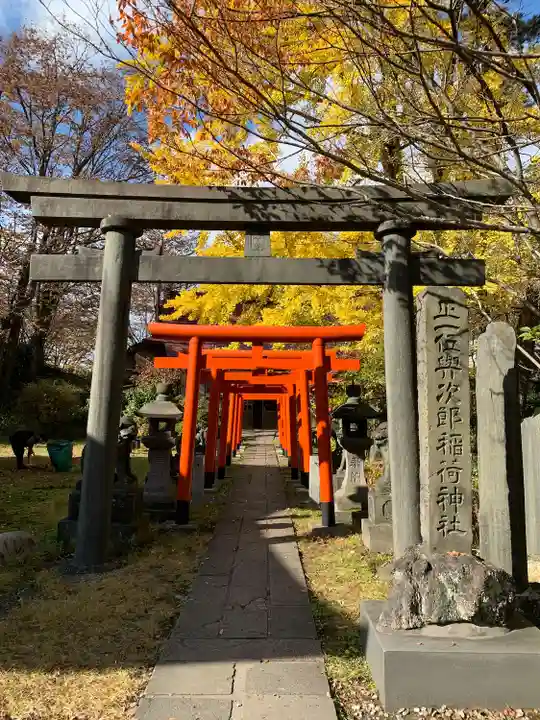 与次郎稲荷神社(秋田県)