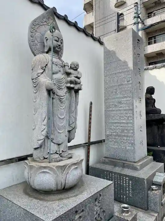 重願寺の{uncategorized: "未分類", other: "その他", undefined: "問題あり", building: "その他建物", grave: "お墓", sacred_gate: "鳥居", guardian: "狛犬", statue: "像", buddha: "仏像", history: "歴史", nature: "自然", garden: "庭園", animal: "動物", pagoda: "塔", temizu: "手水舎", mountain_gate: "山門・神門", sanctuary: "本殿・本堂", subordinate: "末社・摂社", art: "芸術", scenery: "景色", jizo: "地蔵", ema: "絵馬", goshuin: "御朱印", omikuji: "おみくじ", items: "授与品その他", amulet: "お守り", goshuincho: "御朱印帳", eats: "食事", festival: "お祭り", votive_dance: "神楽", shichigosan: "七五三参", wedding: "結婚式", experience: "体験その他", initially: "初詣", around: "周辺", anti_infection: "感染症対策"}