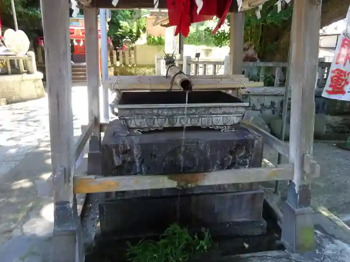 海南神社の手水舎